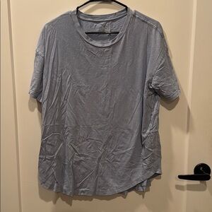 Aerie tee, size small